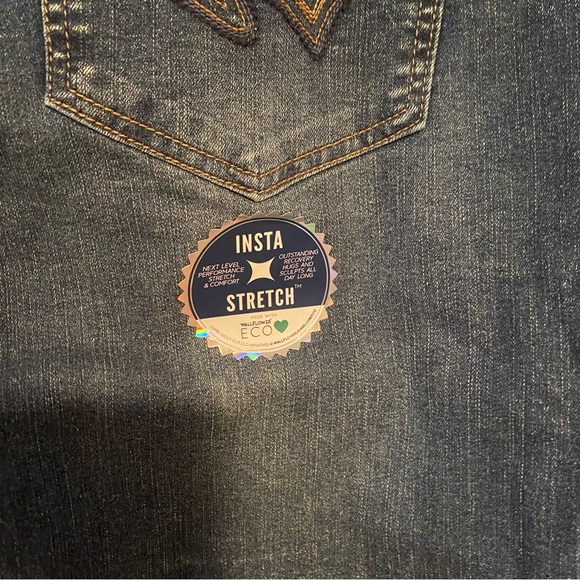 WallFlower Women's Flirty Curvy Crop High-Rise Insta Stretch Size 15 Denim NWT - Picture 5 of 9